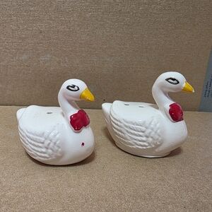 Vintage Emson Swan W Bow Tie Salt Pepper Shakers